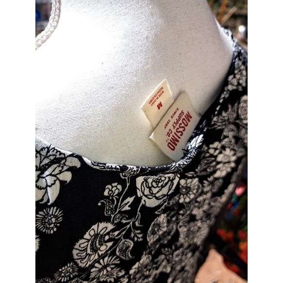 Spring Sale! Lot 28 is 3 fun Sz M dresses 1 off the shoulder tropical shorts - Picture 8 of 12